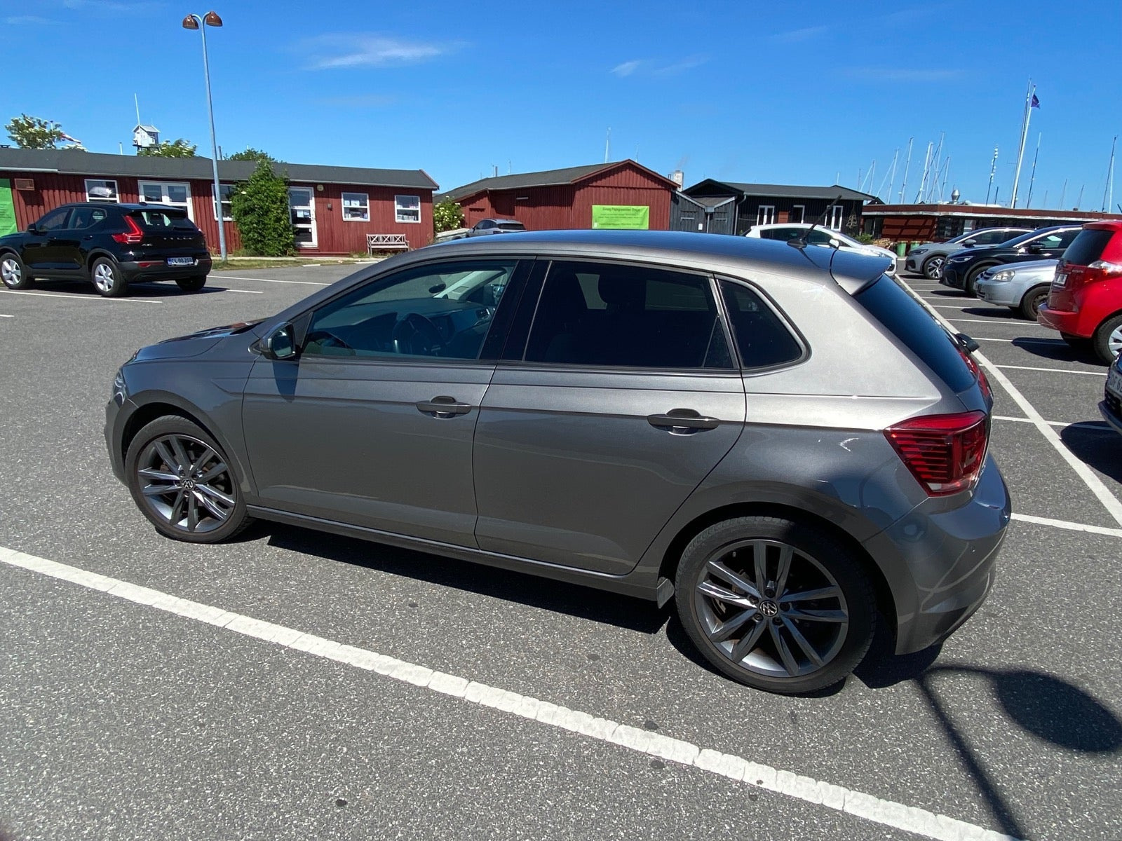 Sølv VW Polo fra 2019
