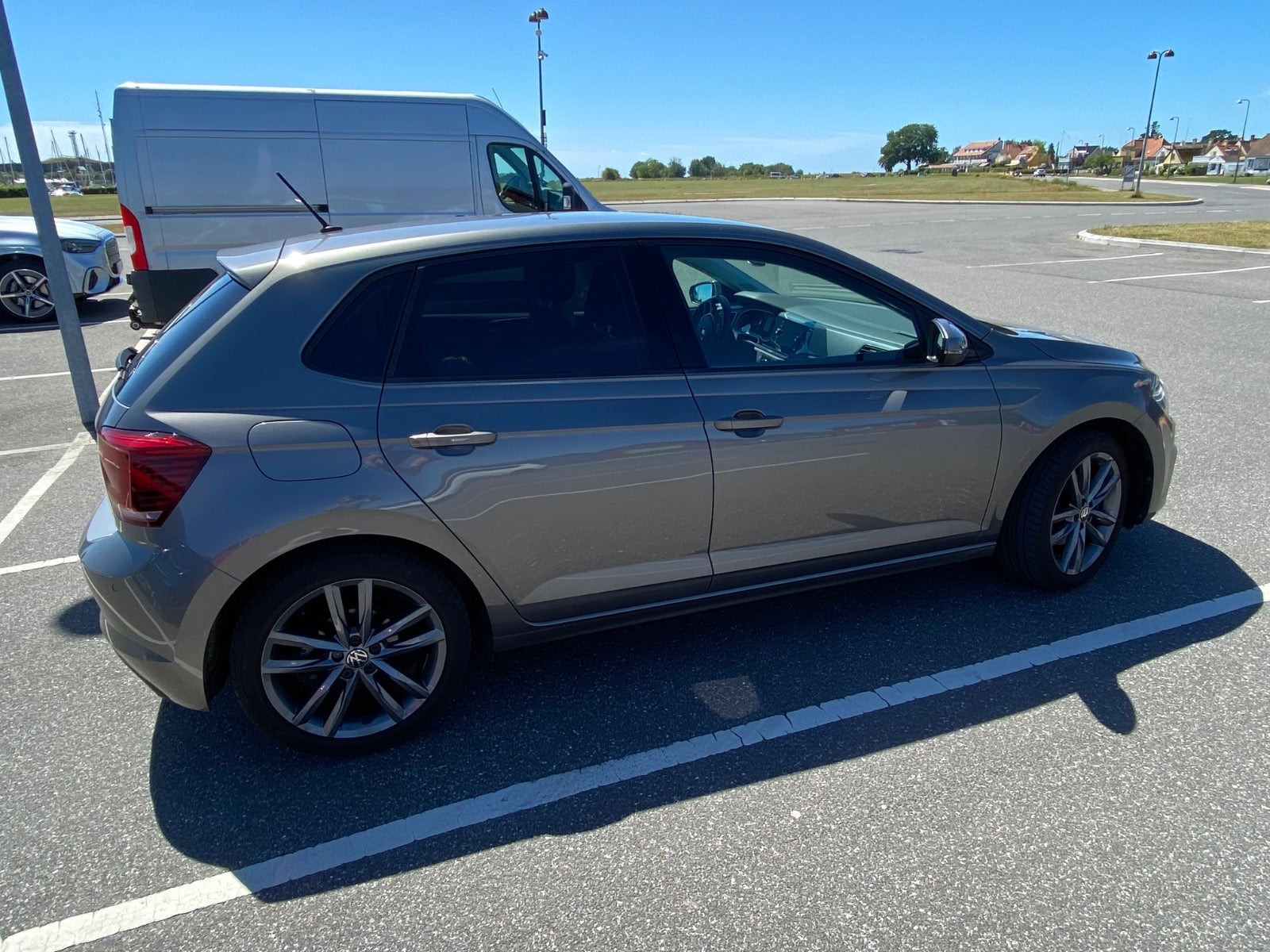 Sølv VW Polo fra 2019