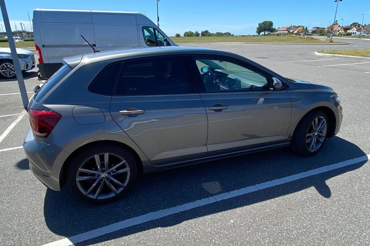 Sølv VW Polo fra 2019