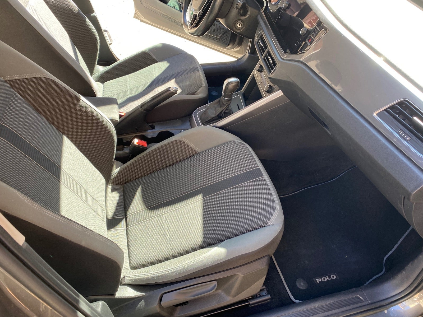 Sølv VW Polo fra 2019