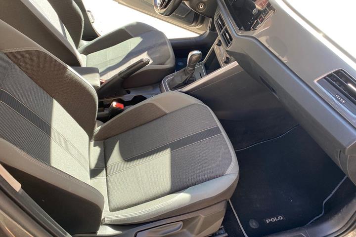 Sølv VW Polo fra 2019