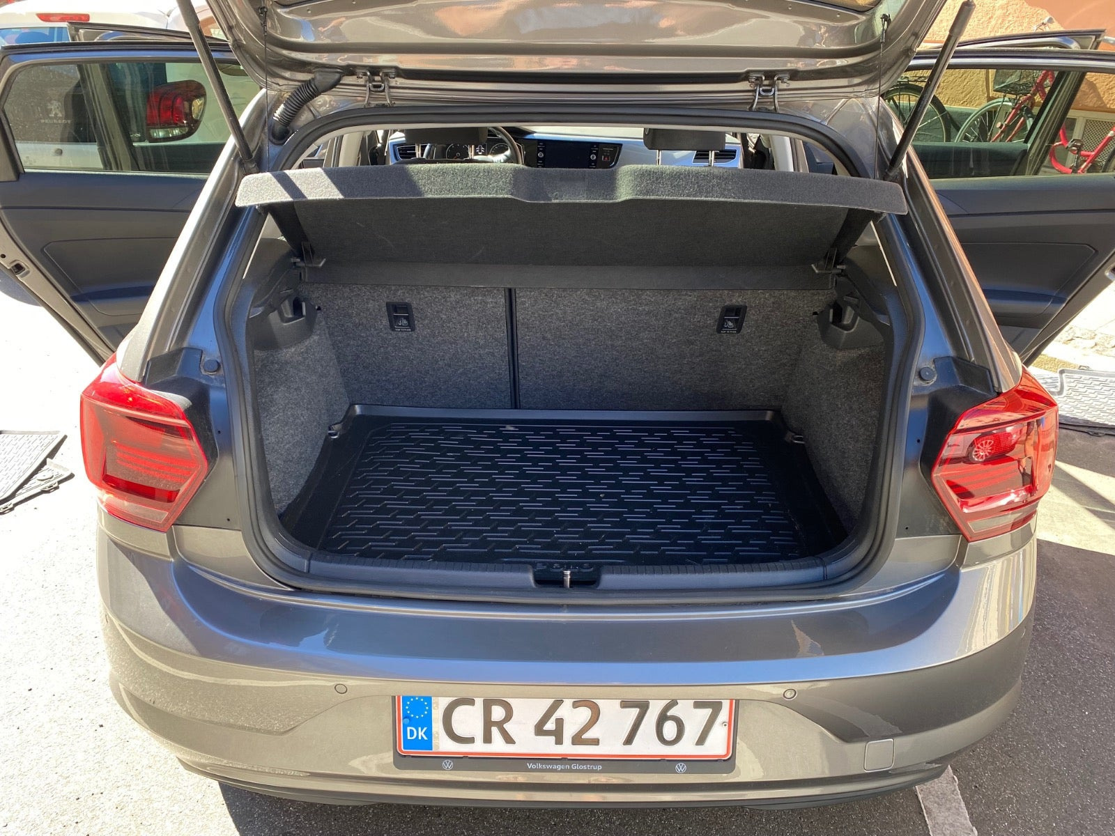 Sølv VW Polo fra 2019