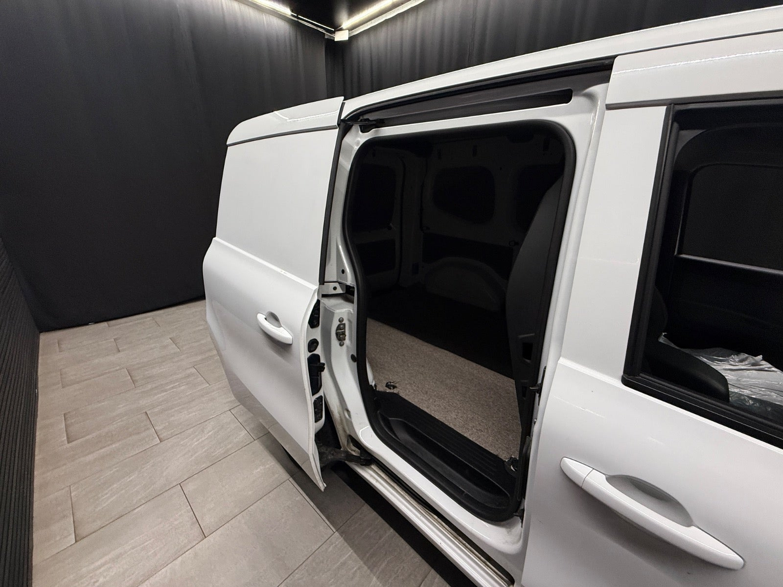 Hvid Mercedes Citan 110 fra 2021
