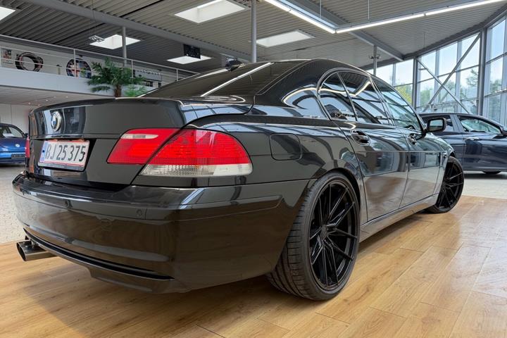Sort BMW 740Li fra 2005