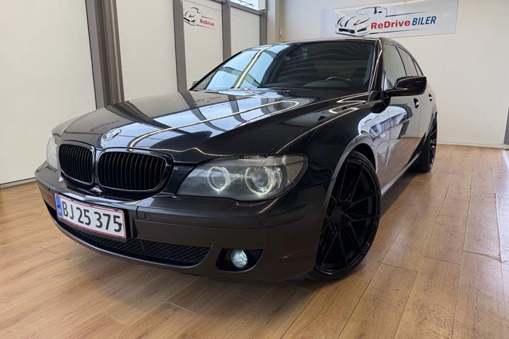 Sort BMW 740Li fra 2005