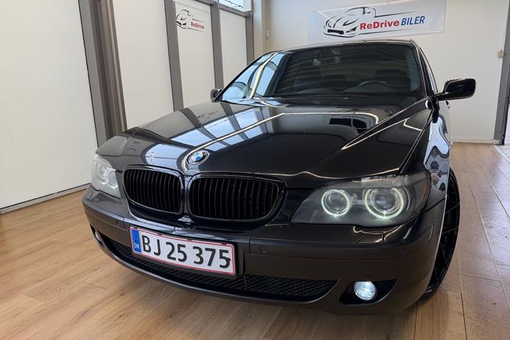 Sort BMW 740Li fra 2005