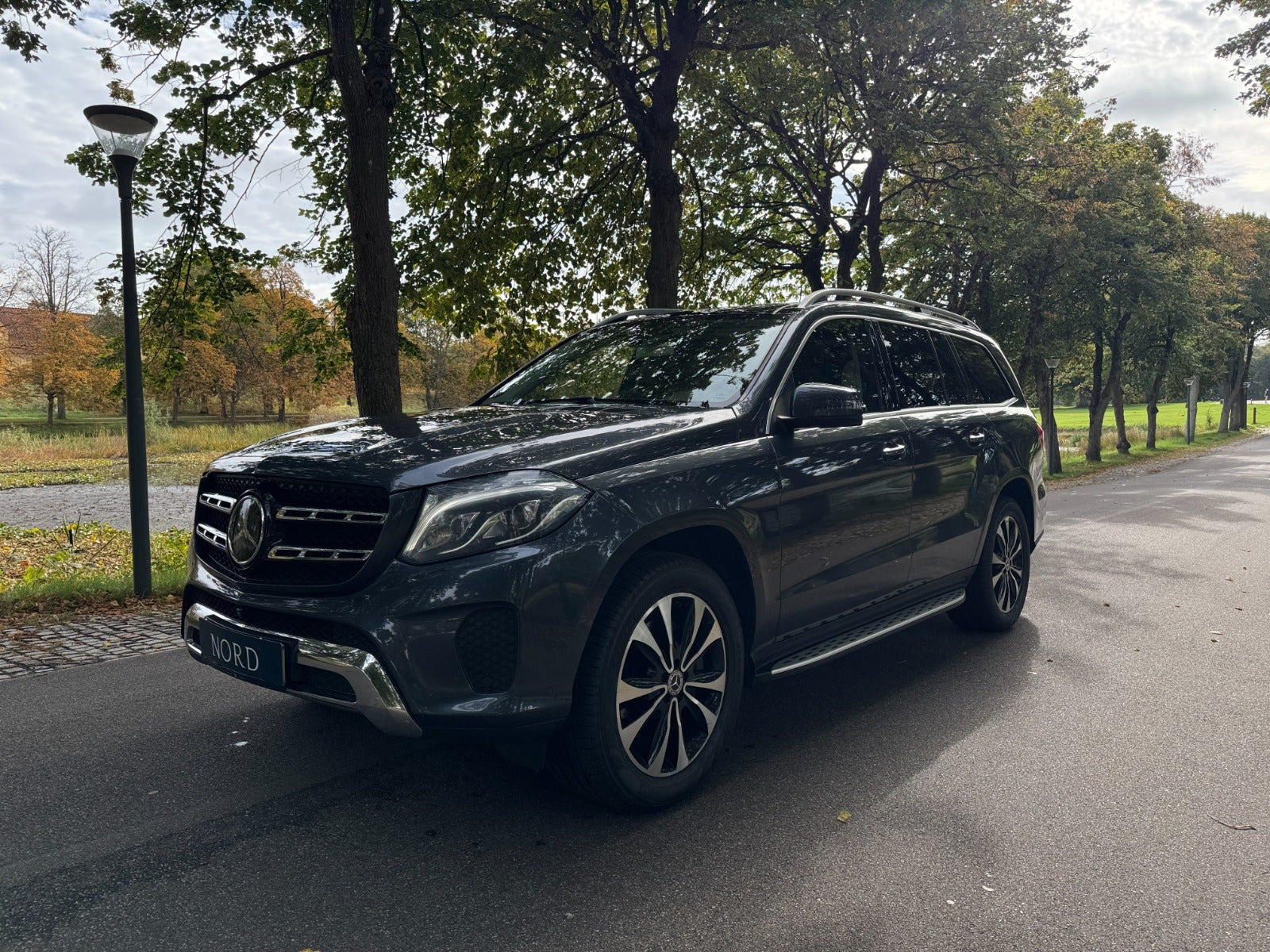 Grøn Mercedes GLS500 fra 2016