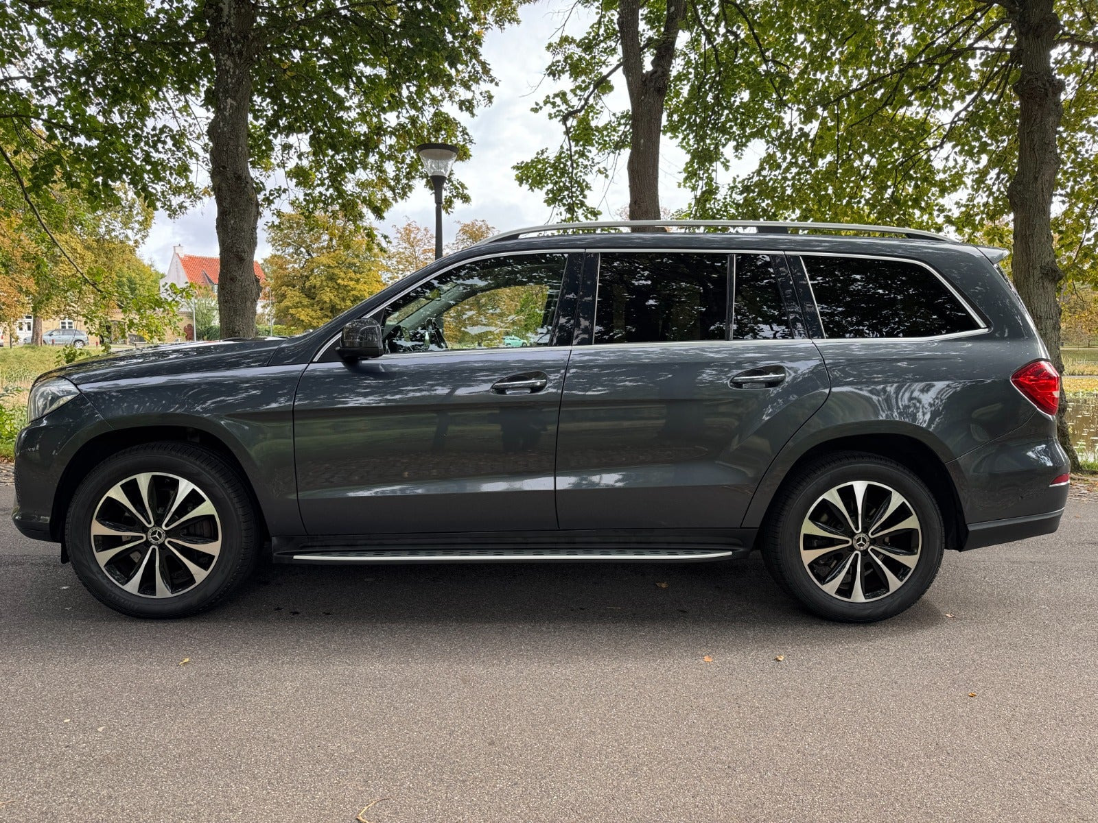 Grøn Mercedes GLS500 fra 2016