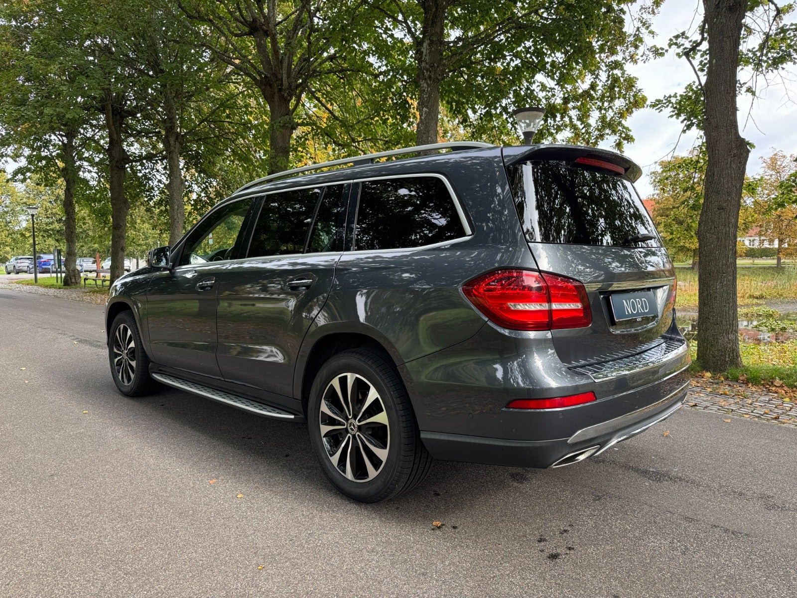 Grøn Mercedes GLS500 fra 2016
