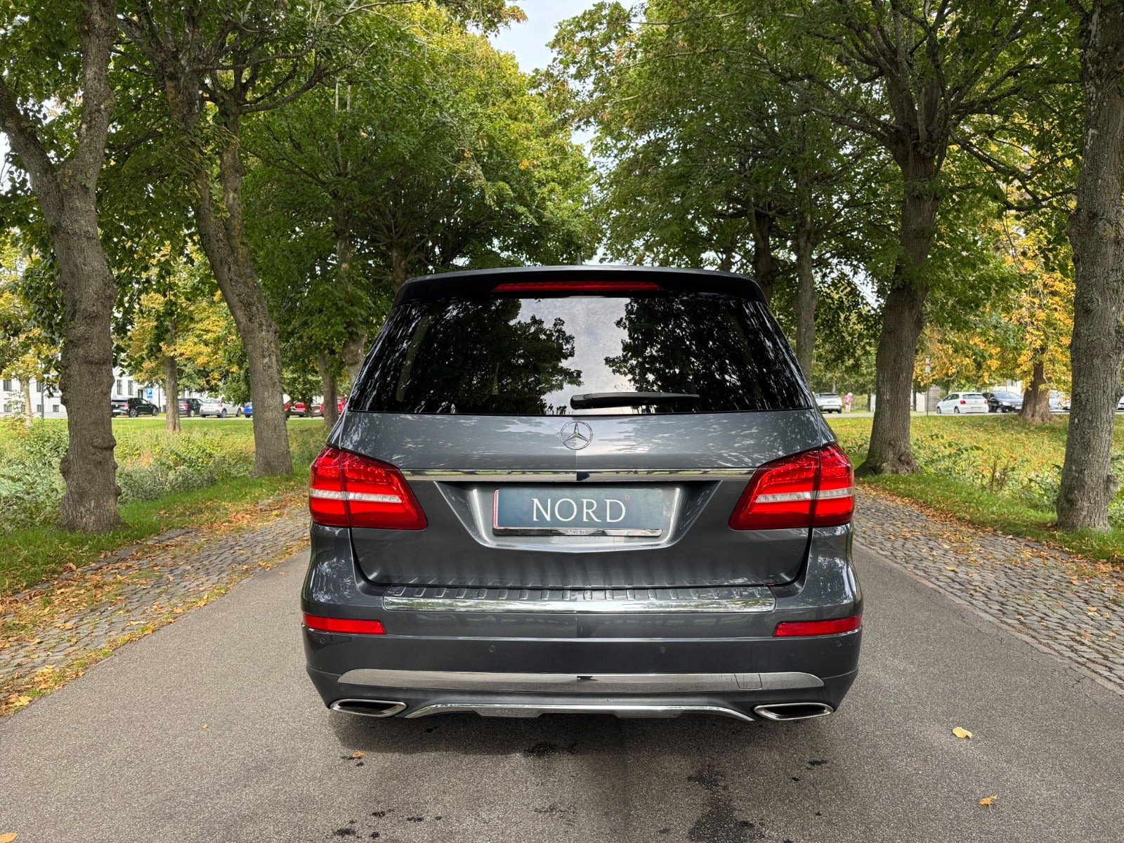 Grøn Mercedes GLS500 fra 2016