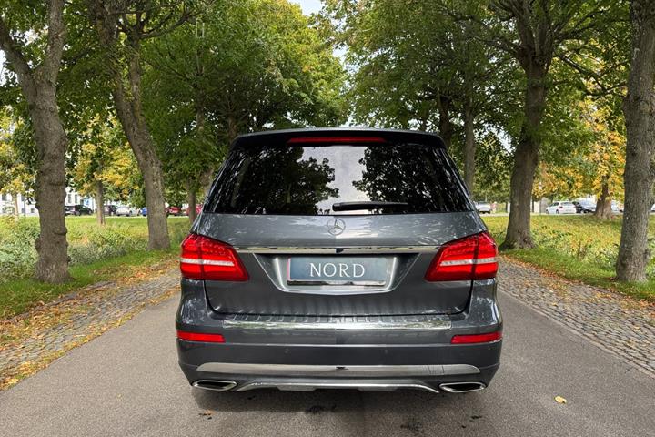 Grøn Mercedes GLS500 fra 2016