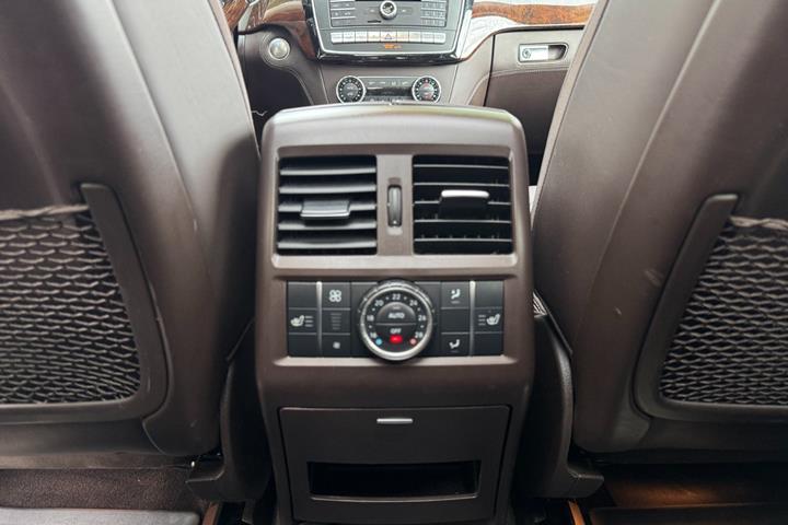 Grøn Mercedes GLS500 fra 2016