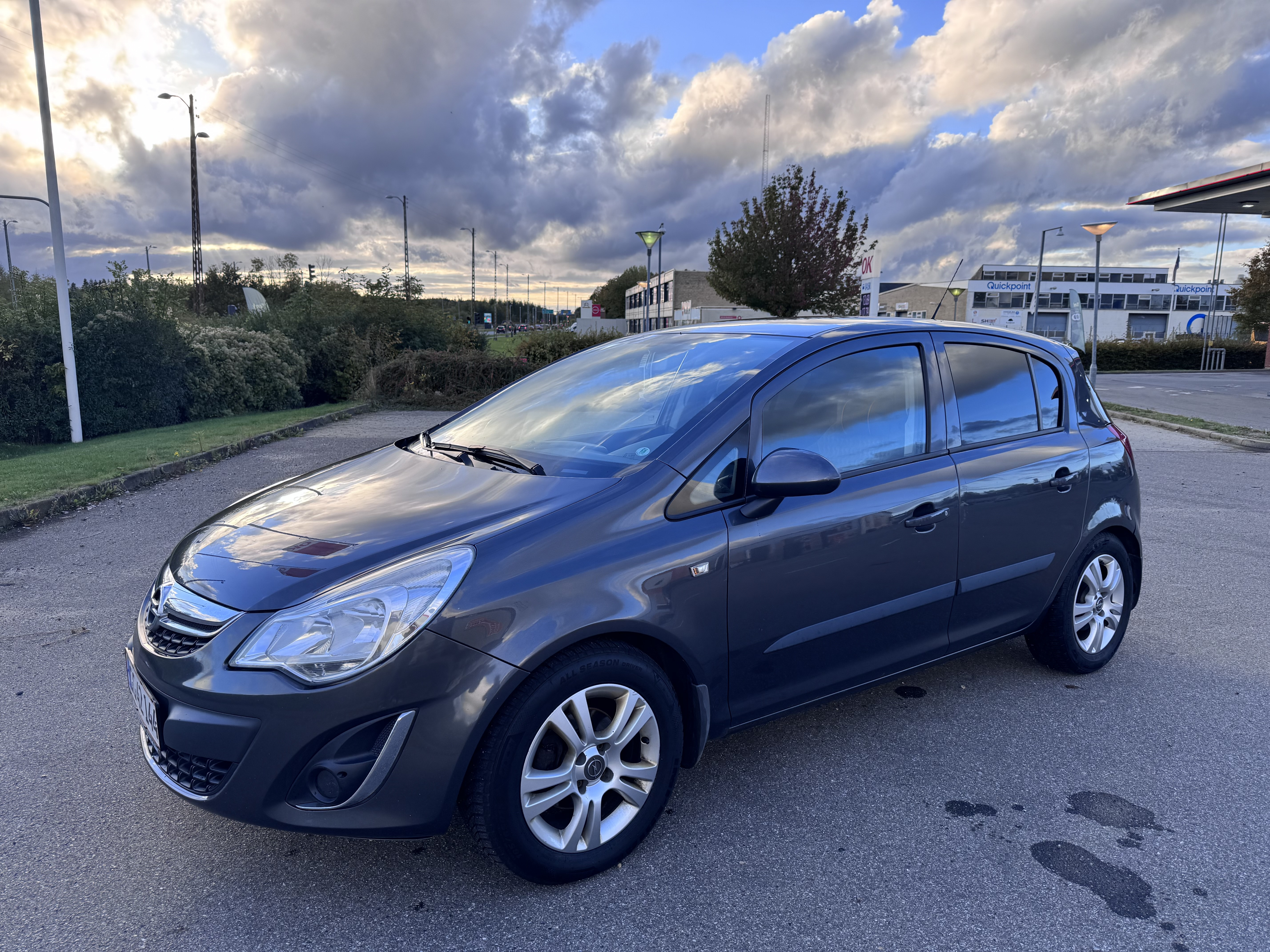 Grå Opel Corsa fra 2011