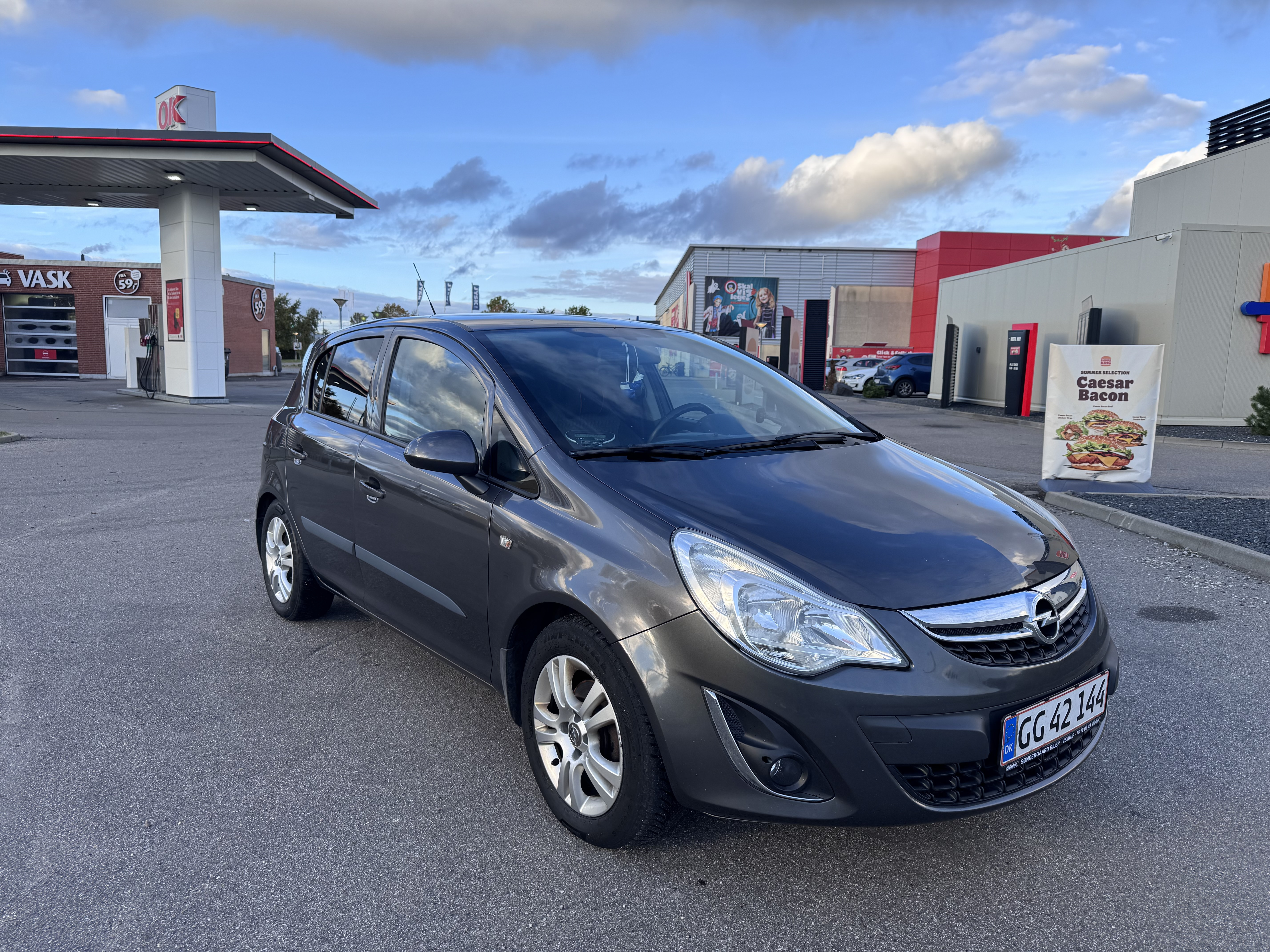 Grå Opel Corsa fra 2011