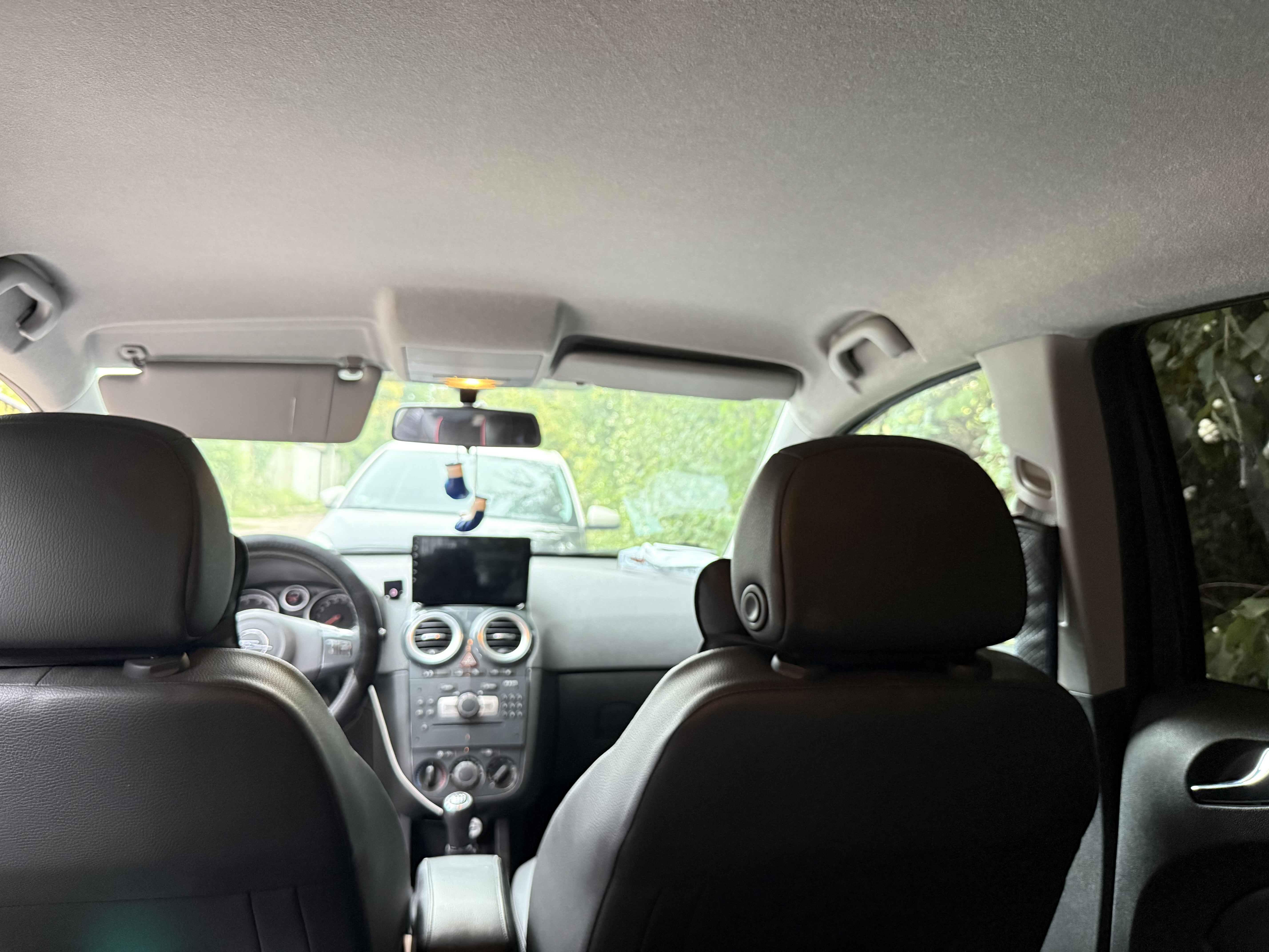 Grå Opel Corsa fra 2011