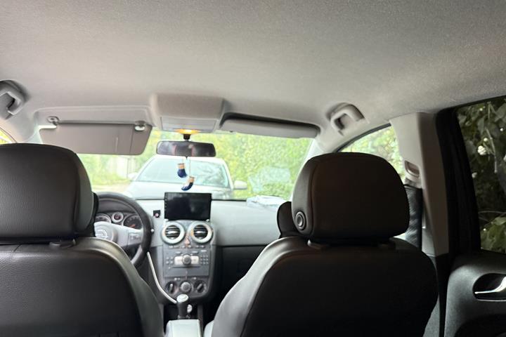 Grå Opel Corsa fra 2011