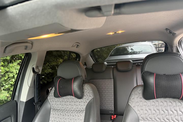 Grå Opel Corsa fra 2011