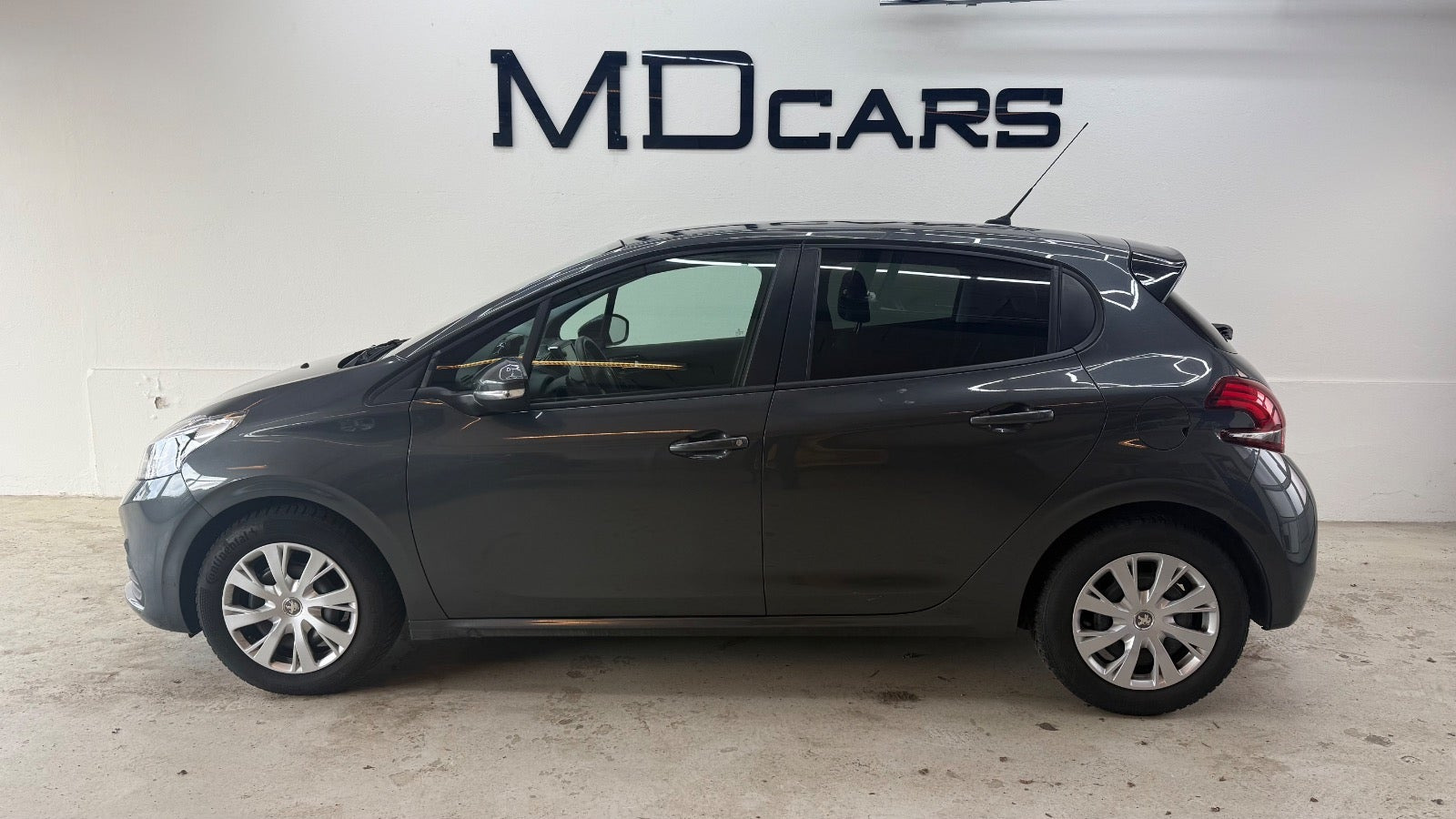 Grå Peugeot 208 fra 2018