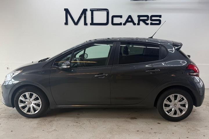Grå Peugeot 208 fra 2018