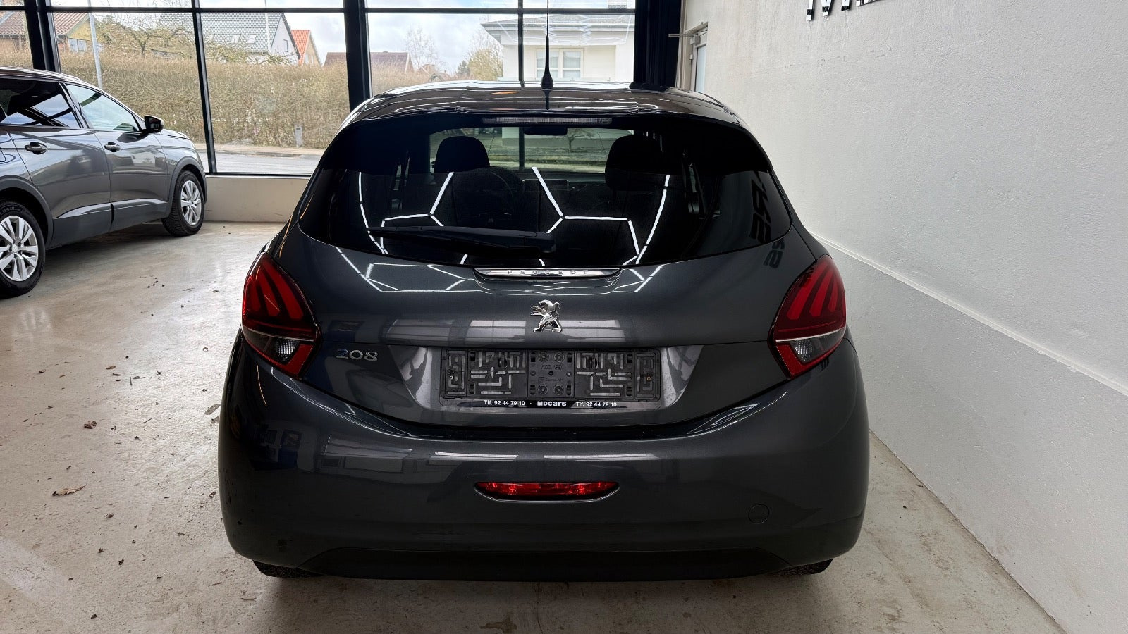 Grå Peugeot 208 fra 2018
