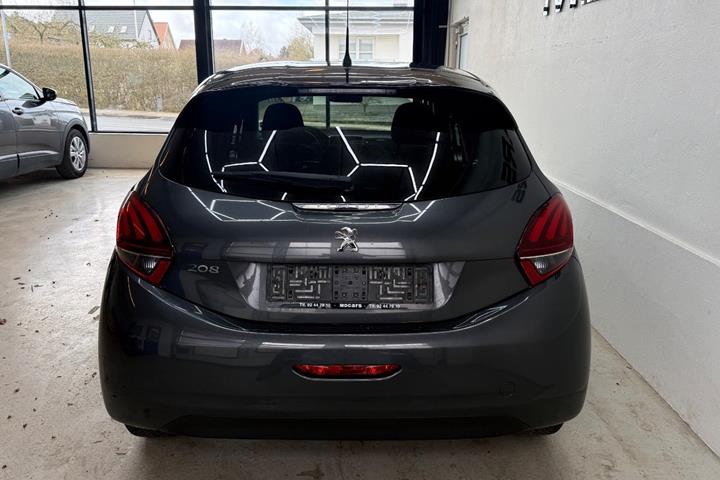 Grå Peugeot 208 fra 2018