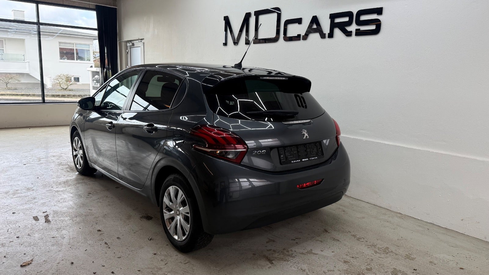 Grå Peugeot 208 fra 2018
