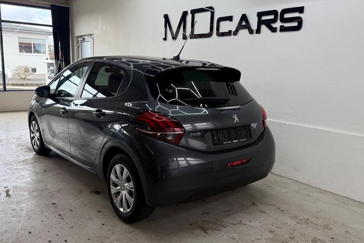 Grå Peugeot 208 fra 2018