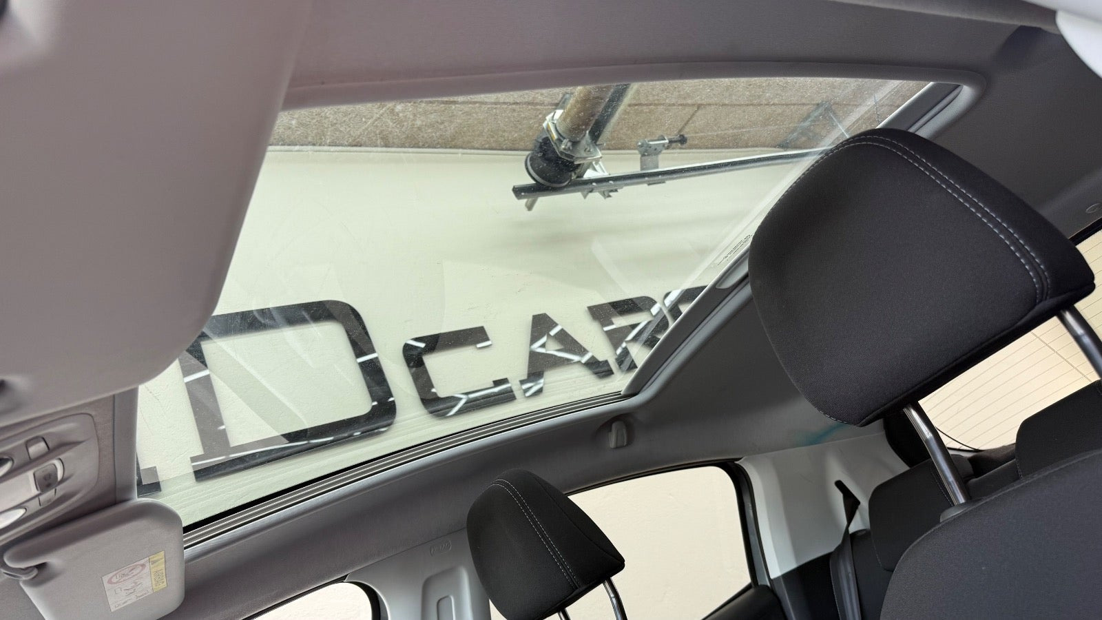 Grå Peugeot 208 fra 2018