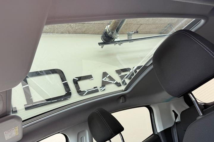 Grå Peugeot 208 fra 2018