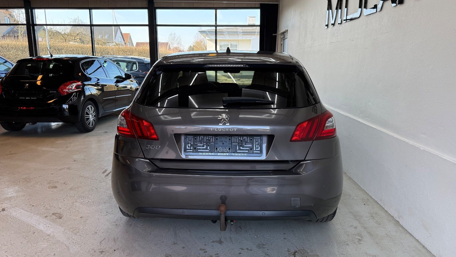 Grå Peugeot 308 fra 2016