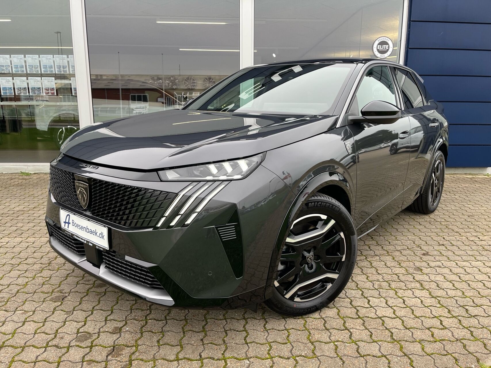 Grå Peugeot e-3008 fra 2026