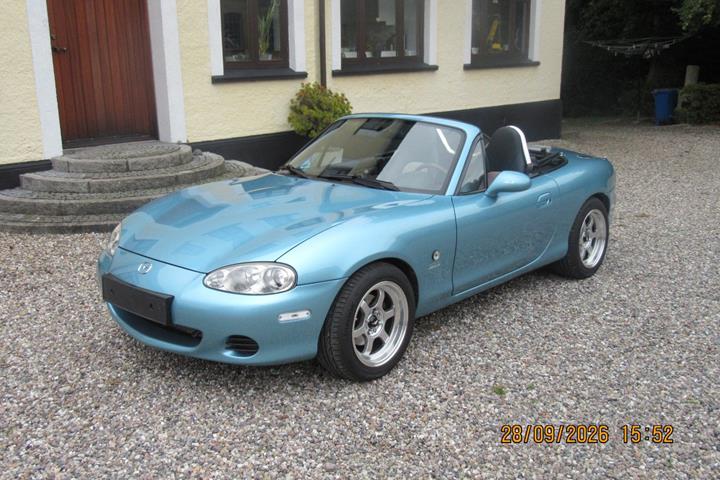 Blå Mazda MX-5 fra 2001