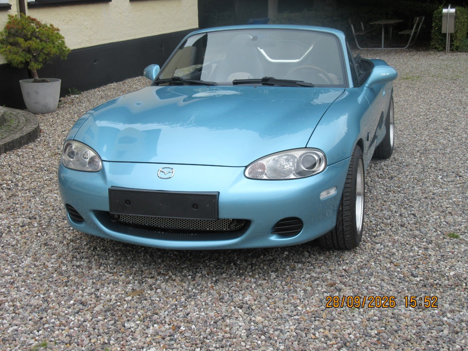 Blå Mazda MX-5 fra 2001