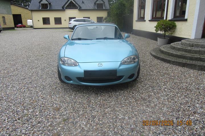 Blå Mazda MX-5 fra 2001