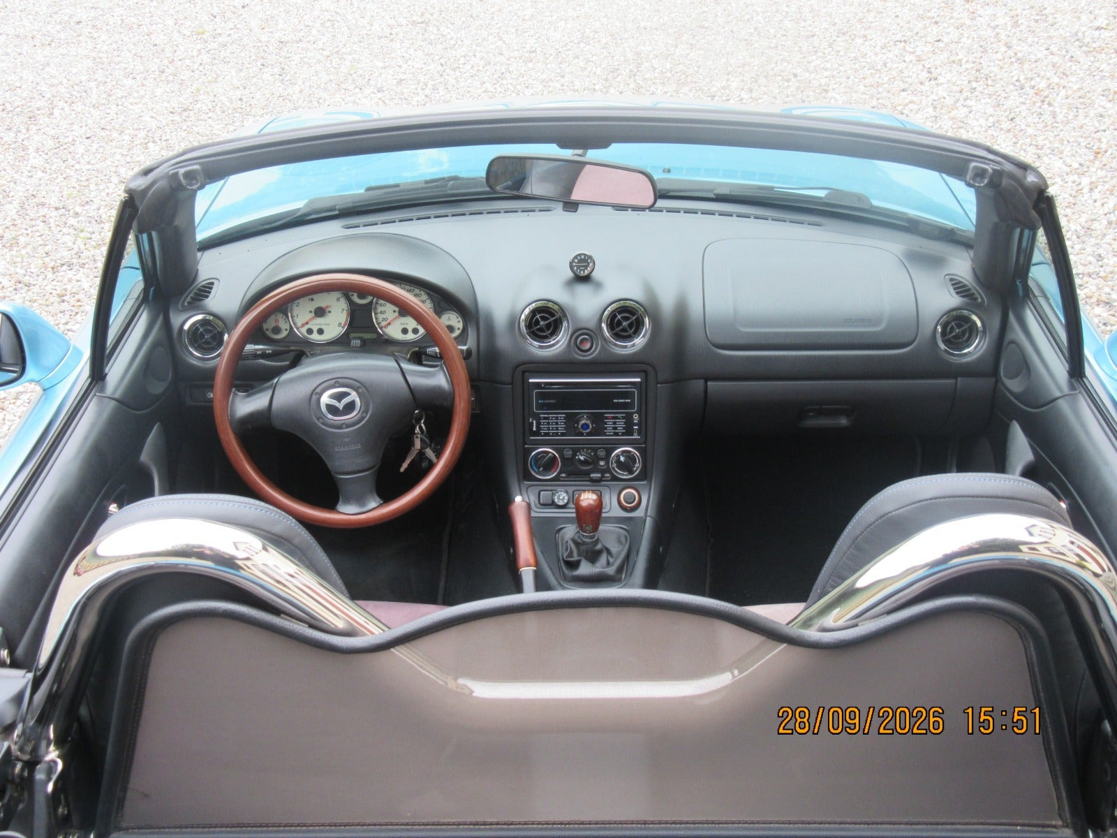 Blå Mazda MX-5 fra 2001