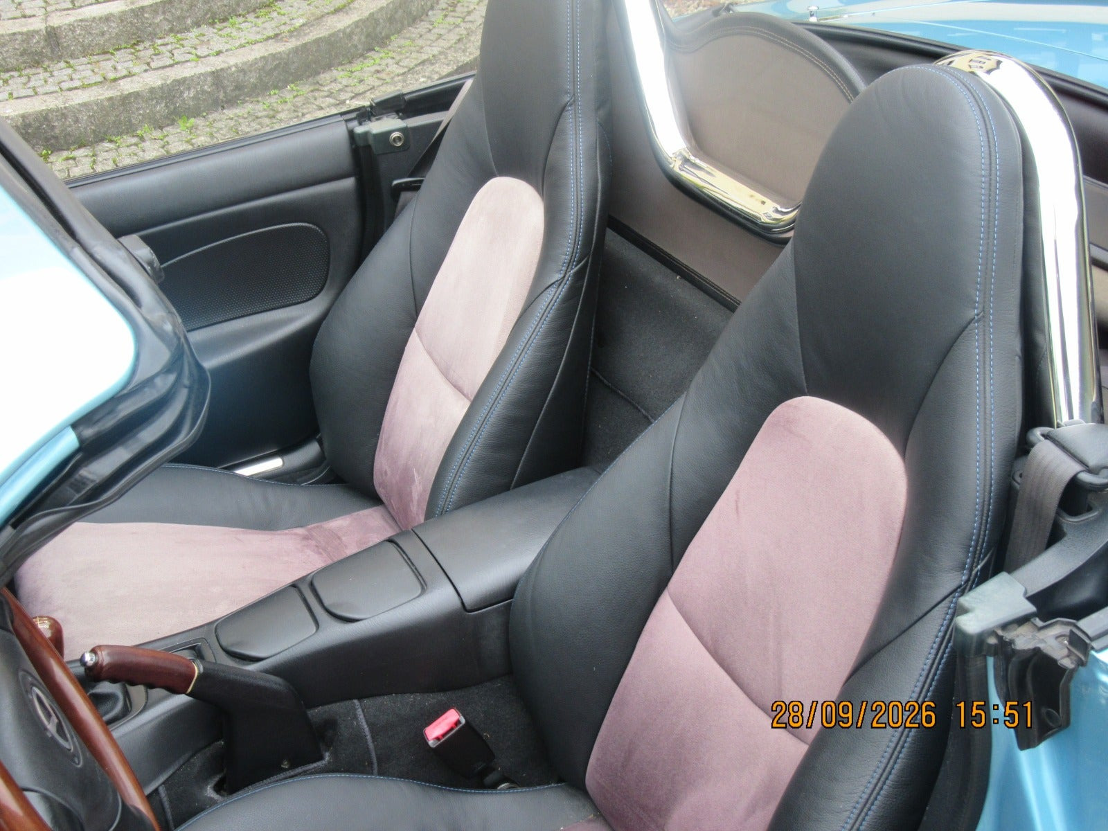 Blå Mazda MX-5 fra 2001