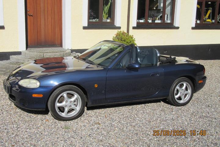 Blå Mazda MX-5 fra 2001