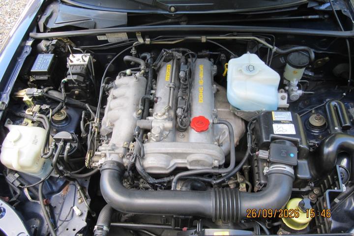 Blå Mazda MX-5 fra 2001