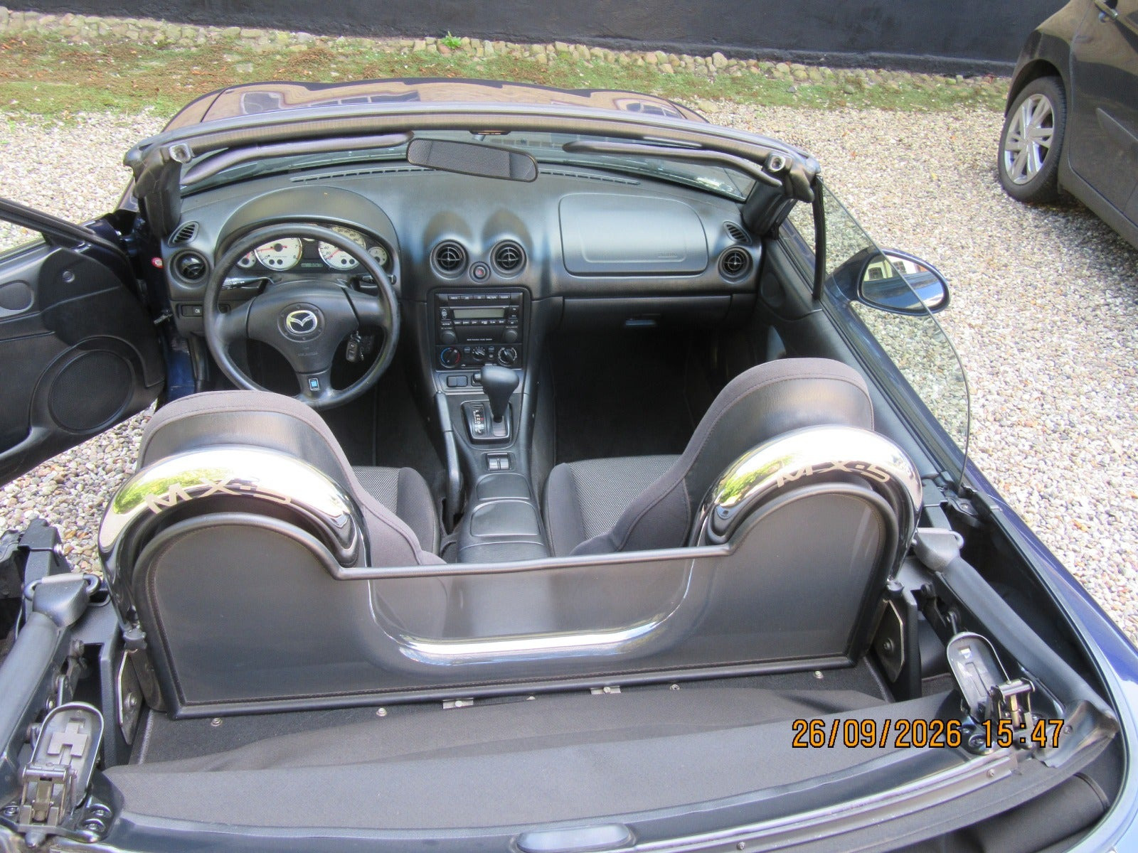 Blå Mazda MX-5 fra 2001