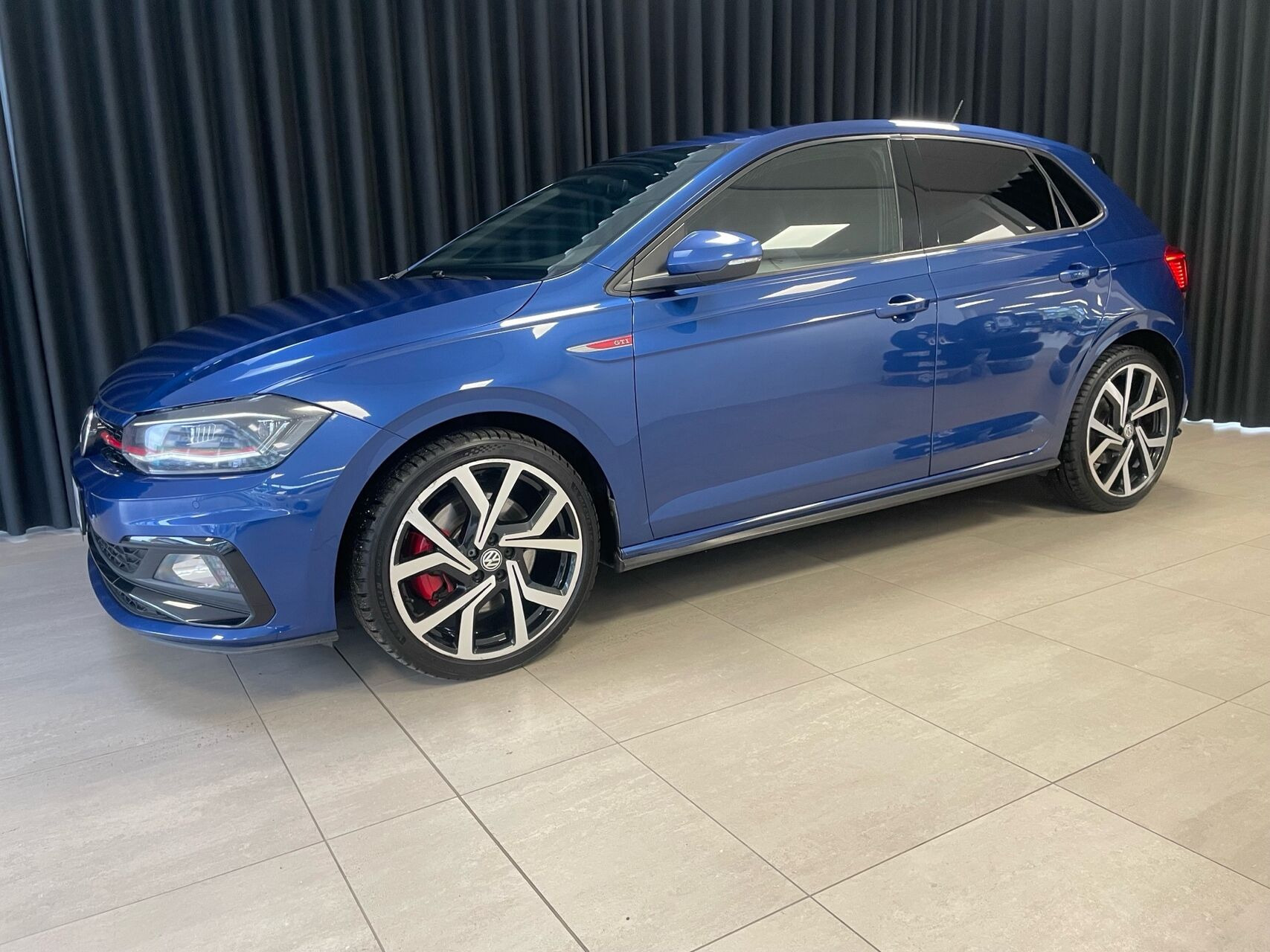 Blå VW Polo fra 2020