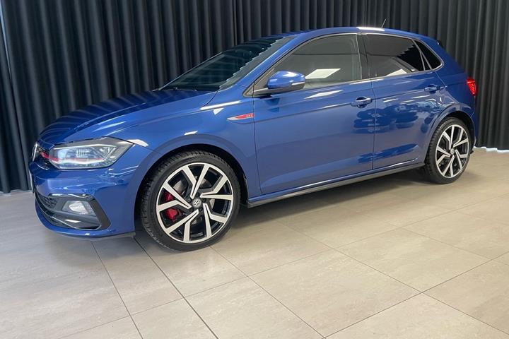 Blå VW Polo fra 2020