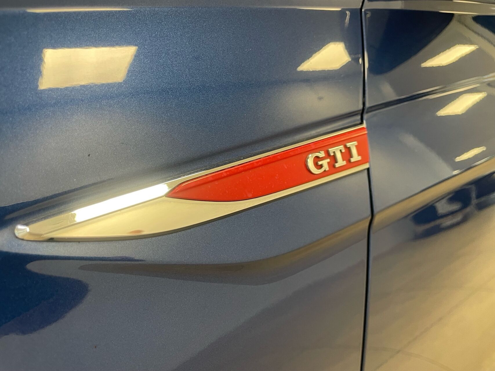 Blå VW Polo fra 2020