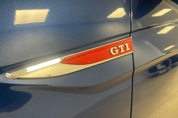 Blå VW Polo fra 2020