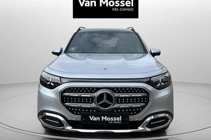 Sølv Mercedes GLB250+ fra 2026