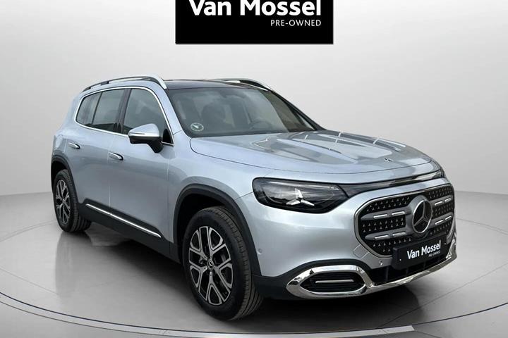 Sølv Mercedes GLB250+ fra 2026