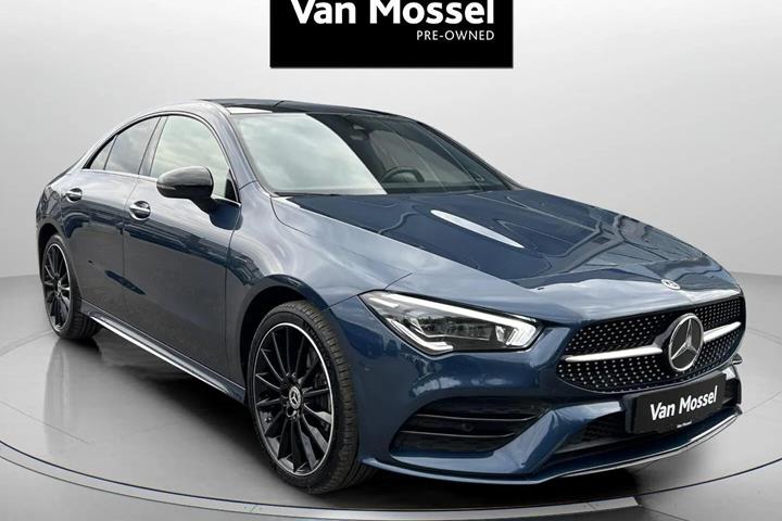 Blå Mercedes CLA250 e fra 2021