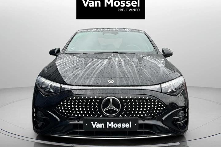 Sort Mercedes CLA250+ fra 2025