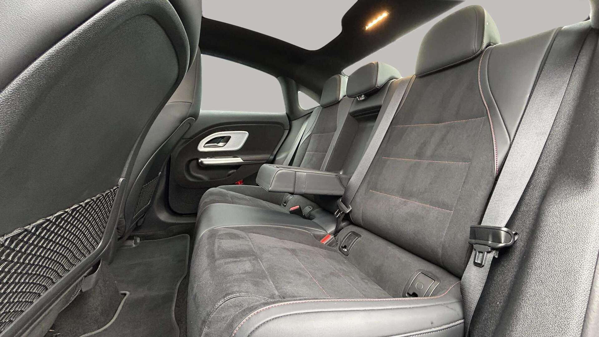 Sort Mercedes CLA250+ fra 2025
