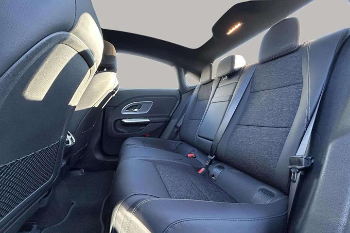 Sort Mercedes CLA250+ fra 2025