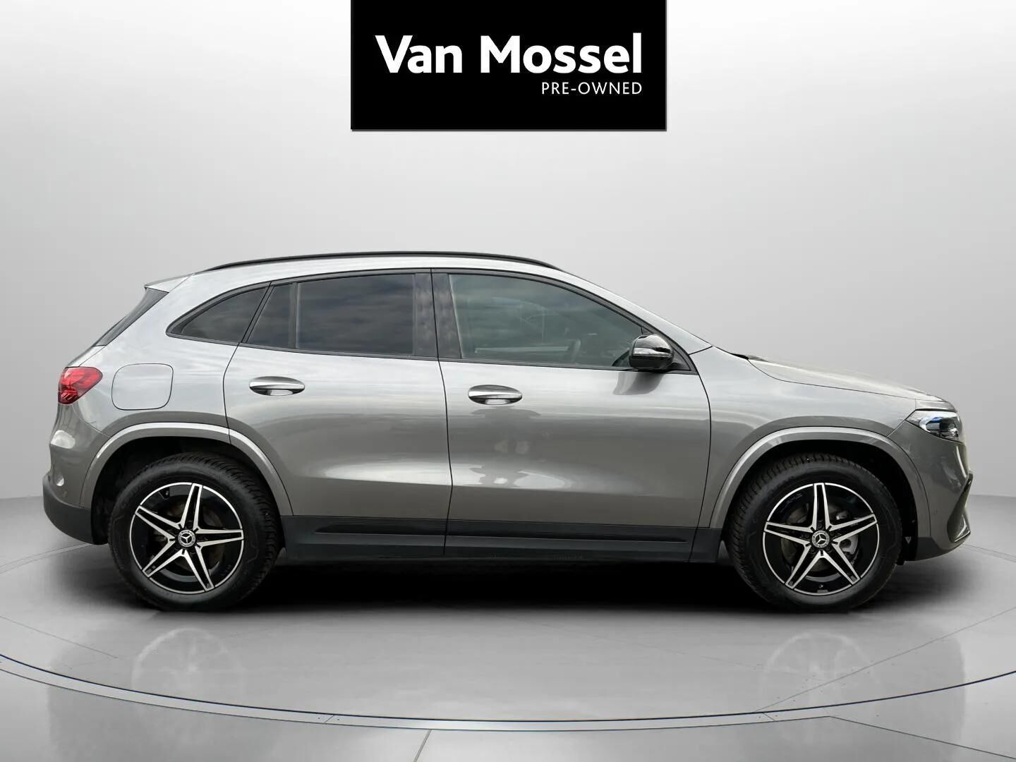 Grå Mercedes EQA250+ fra 2025